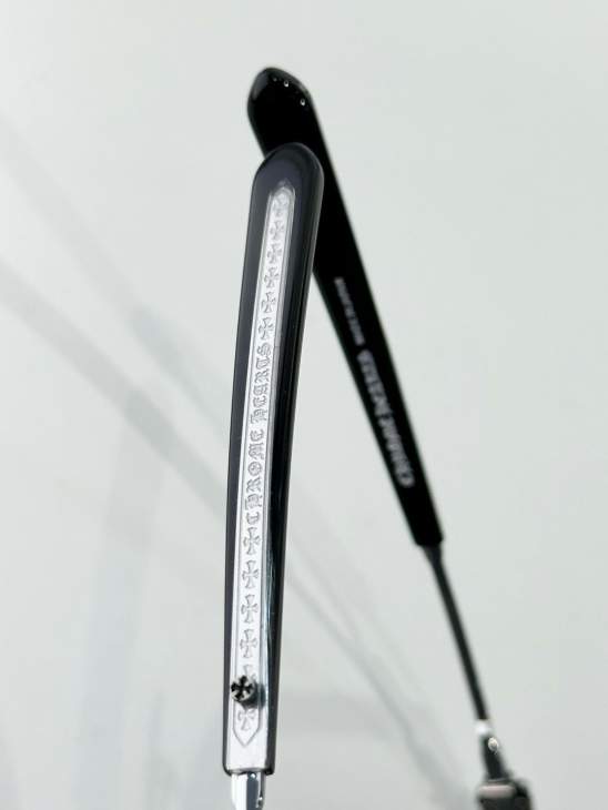 Picture of Chrome Hearts Sunglasses _SKUfw71516570fw